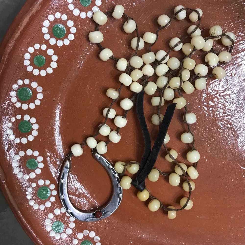 Horseshoe necklace